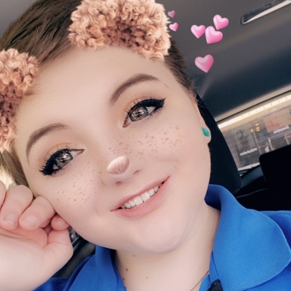 Profile Picture of Kelli Hunter (@koko4563) on Poshmark