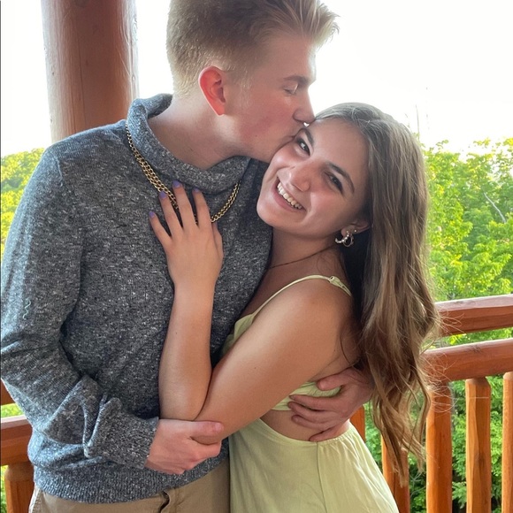 Profile Picture of Dylan Mofield (@dylanmofield) on Poshmark