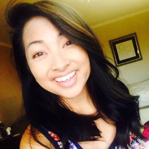 Profile Picture of Christinel Guinto (@christinnelle) on Poshmark