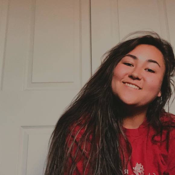 Profile Picture of Mikaela Bredemann (@mickeybluv13) on Poshmark