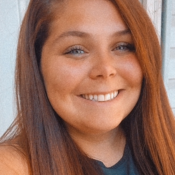 Profile Picture of Ashlea Fadness (@ashlea_fadness) on Poshmark