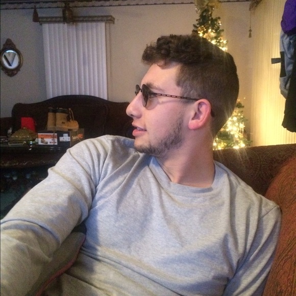 Profile Picture of Vince Romano (@vinnnnnn) on Poshmark