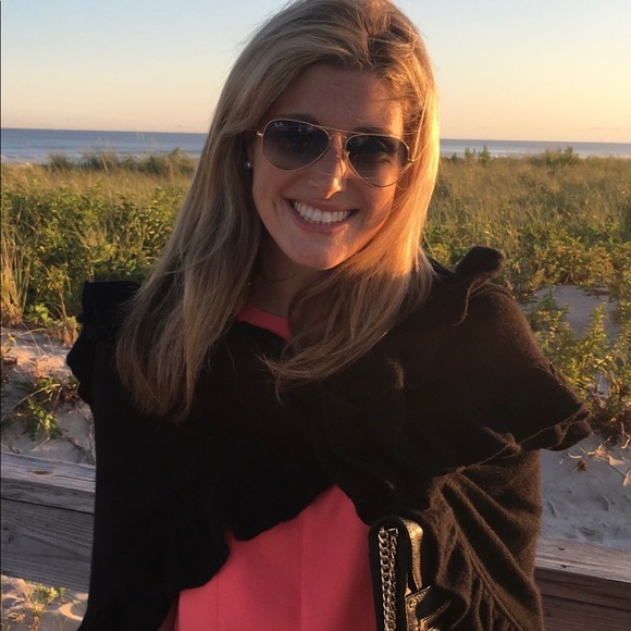 Profile Picture of Amanda Block (@amandablock_) on Poshmark