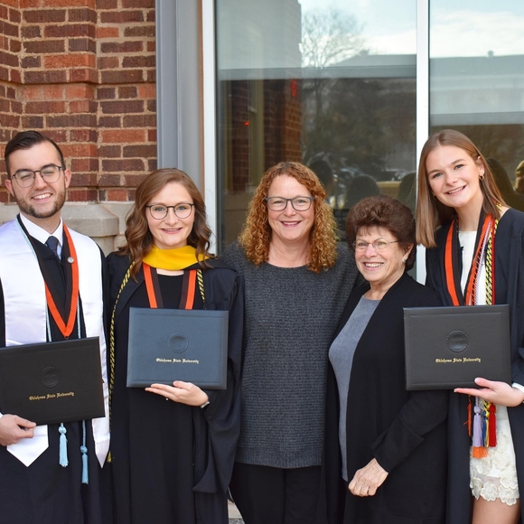 Profile Picture of Kim Bixler (@bixgrls) on Poshmark