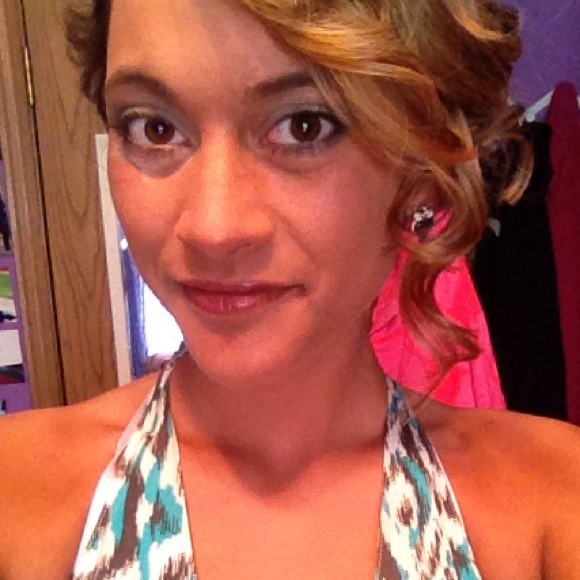 Profile Picture of Ally Ashabranner (@allybabby) on Poshmark