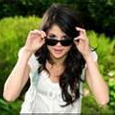 Profile Picture of Lily Shaw (@mousemagic) on Twitter