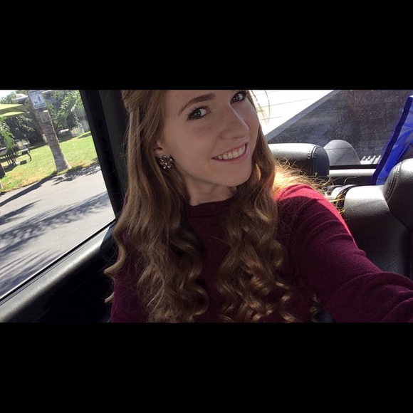 Profile Picture of Kimberly Hosfield (@kimbie01) on Poshmark