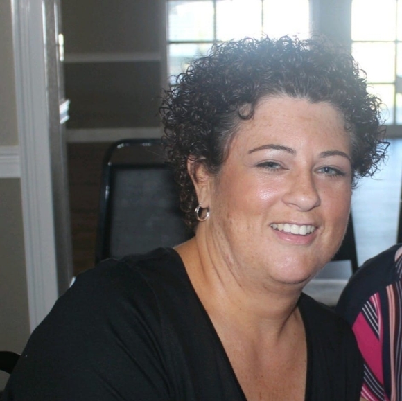 Becky Maynard - Poshmark Profile Picture of Becky Maynard (@becky_maynard) on Poshmark