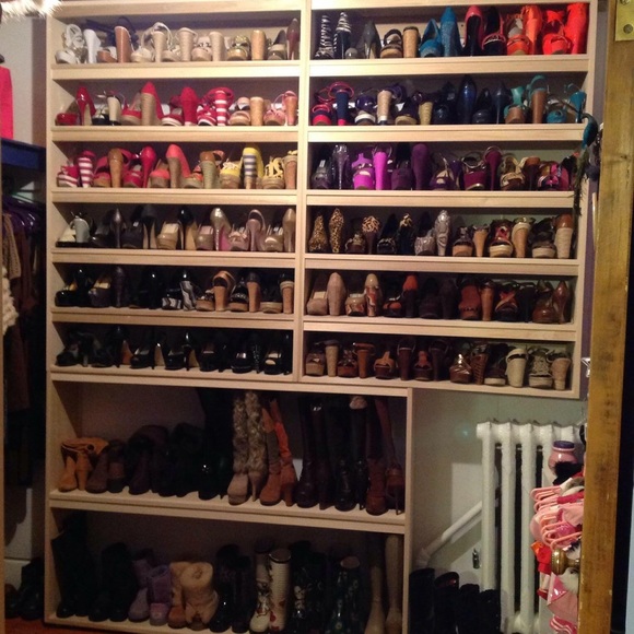 Profile Picture of Danielle Pavao (@arttchr) on Poshmark