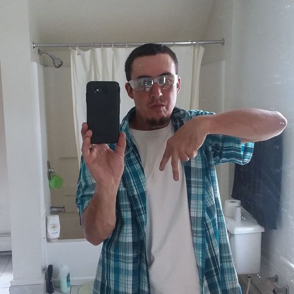 Profile Picture of Justin Abshire (@justinabshire) on Poshmark