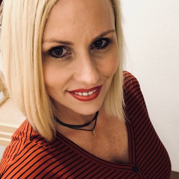 Profile Picture of Bobbie Patterson (@thebobbie) on Poshmark