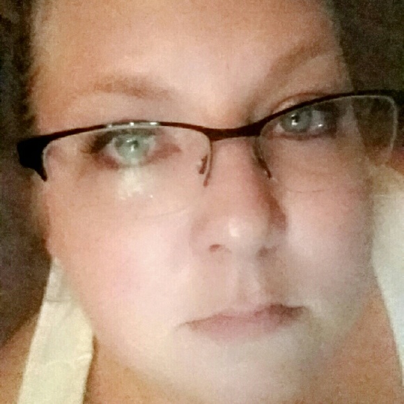 Profile Picture of Kristen Schultz (@kmschultz11) on Poshmark