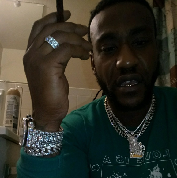 Profile Picture of Aaron Nelson (@aaronnelson1984) on Poshmark