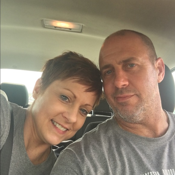 Profile Picture of Tonya Slone (@momslone) on Poshmark