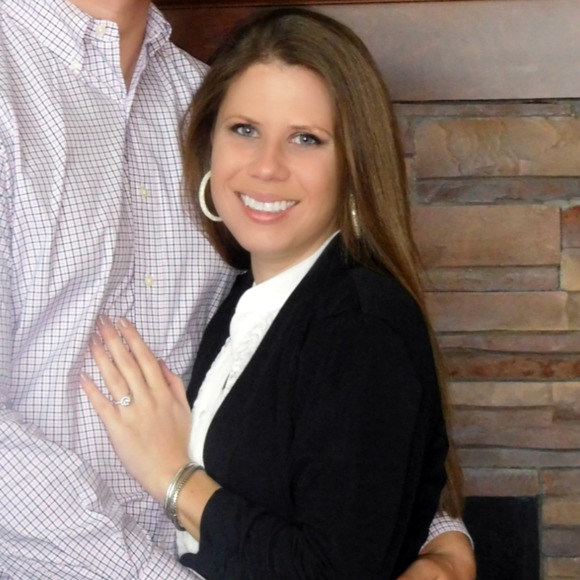 Profile Picture of Catherine Heddinger (@catroth8) on Poshmark