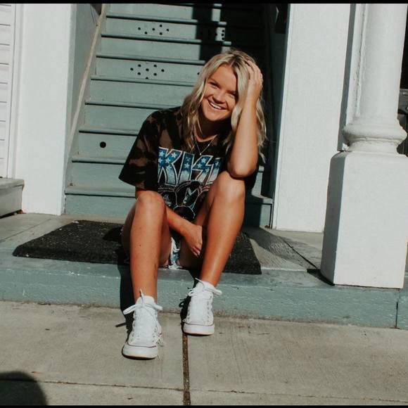 Profile Picture of Madison Buffenbarger (@maddybuff) on Poshmark