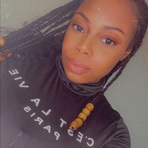 Profile Picture of Subrina Fearing (@brinabeth41) on Poshmark