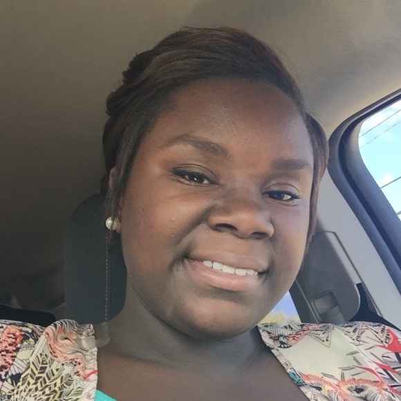 Profile Picture of Kellyn Bailey (@kcampbell1217) on Poshmark