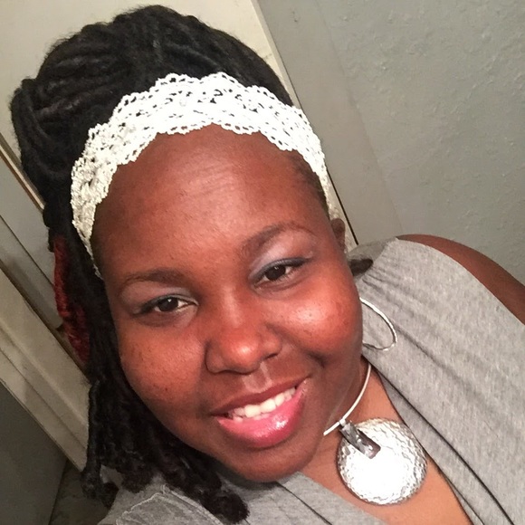 Profile Picture of Essie Richardson (@essiealece) on Poshmark