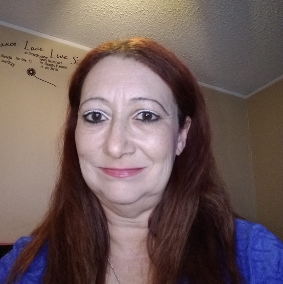 Profile Picture of Leasa Krueger (@leasakrueger) on Poshmark