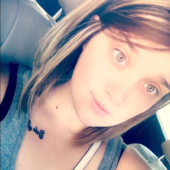 Profile Picture of Lauren Purdon (@lpurdon729) on Poshmark