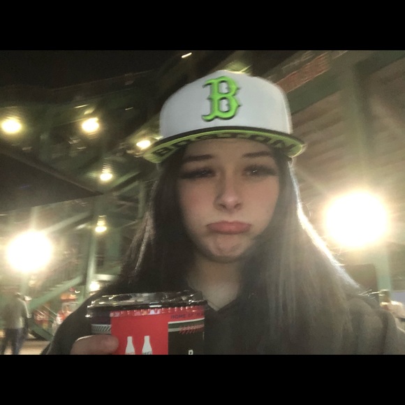 Profile Picture of Chloe Rahilly (@_babe__) on Poshmark