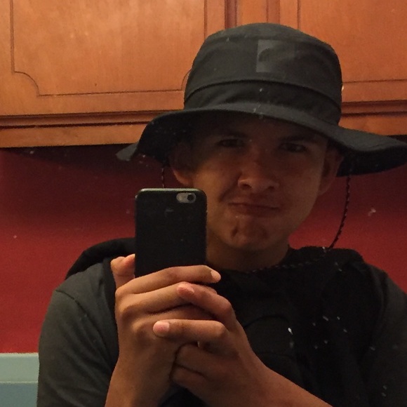 Profile Picture of Eric Bahena (@xjericx) on Poshmark