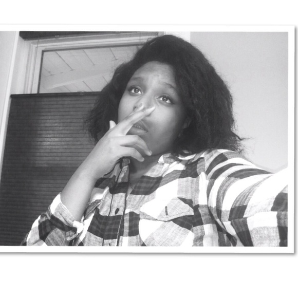 Profile Picture of Tianna Davis (@tiannadavis) on Poshmark