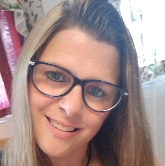 Profile Picture of Jeanne Stclair (@jeannestclair) on Poshmark