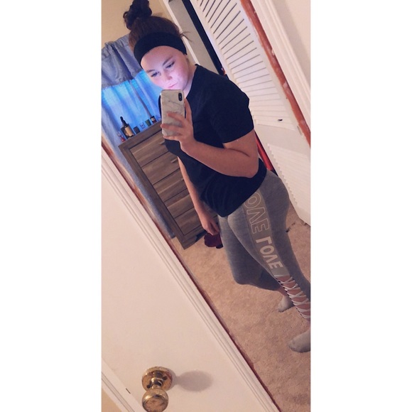 Profile Picture of Whitney Clements (@whitneyc715) on Poshmark