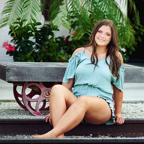 Profile Picture of Mackenzie Duffy (@m_duffy00) on Poshmark