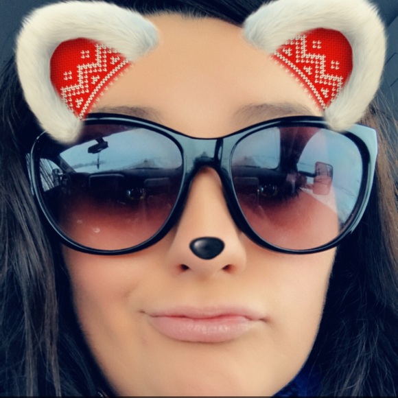 Profile Picture of April Studer (@wyattsmom143) on Poshmark