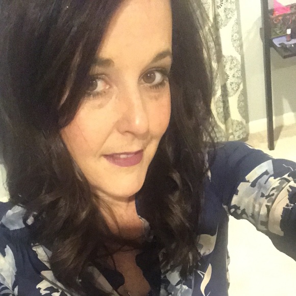 Profile Picture of Naomi Muellner (@nmuellner) on Poshmark