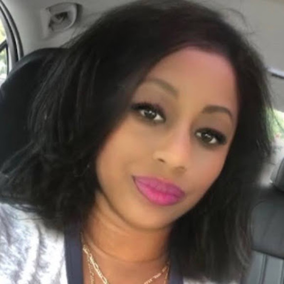 Profile Picture of Debra Shivers-scott (@divadeb81) on Poshmark