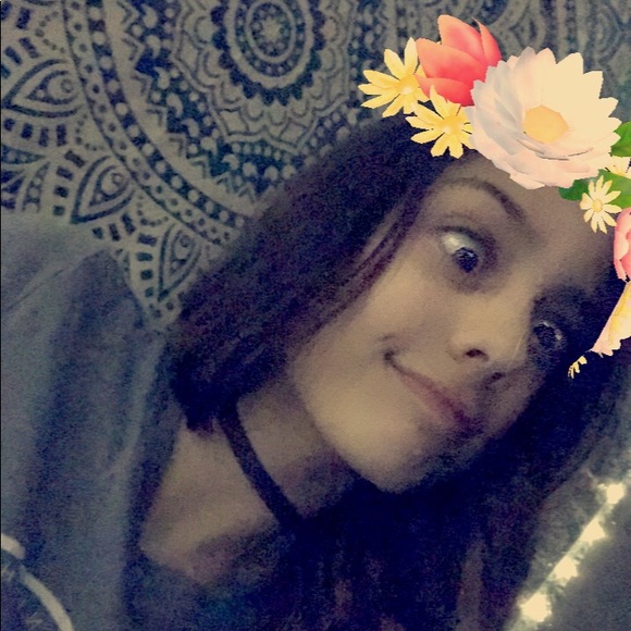 Profile Picture of Cami Tocci (@okkcamiii) on Poshmark