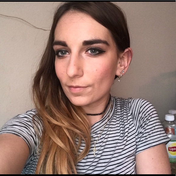 Profile Picture of Deanna Wodecki (@deanna_shea) on Poshmark