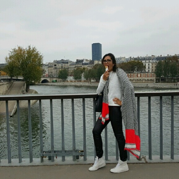 Profile Picture of Linda Camacho (@andromeda16) on Poshmark