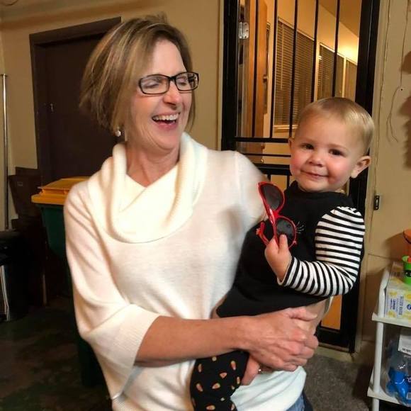 Profile Picture of Anita Huxoll (@anitarh625) on Poshmark