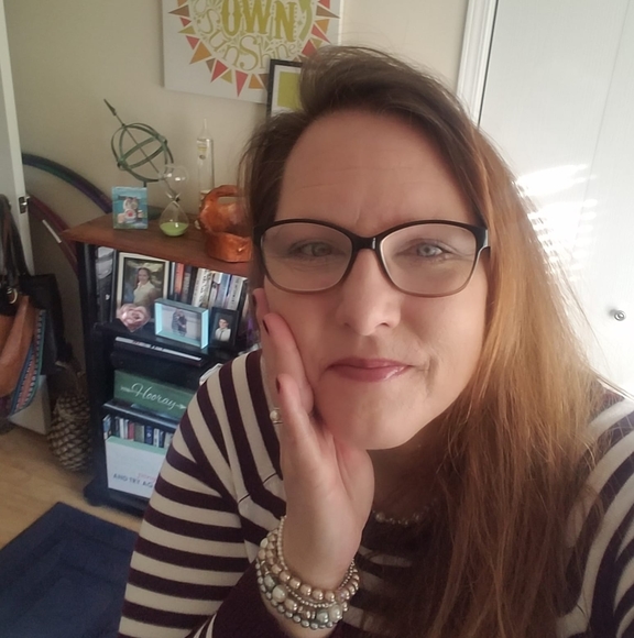 Profile Picture of Lisa Haines (@llhaines) on Poshmark