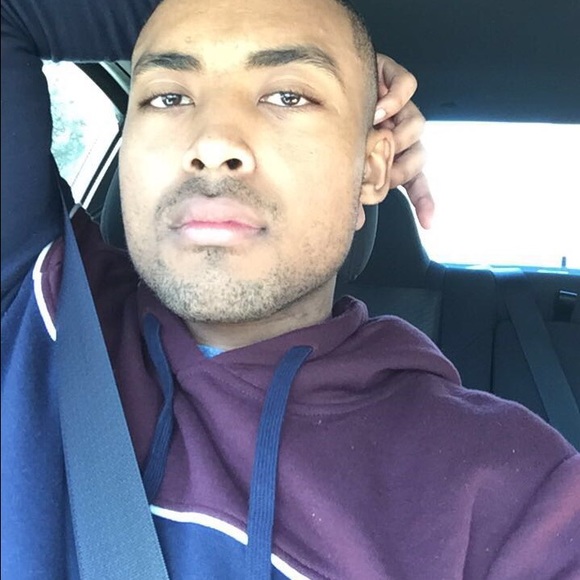 Profile Picture of Kenny Andrews (@kandrews7) on Poshmark