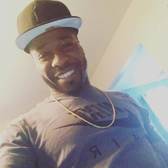 Marcus Hooper - Poshmark Profile Picture of Marcus Hooper (@lif3tim3) on Poshmark