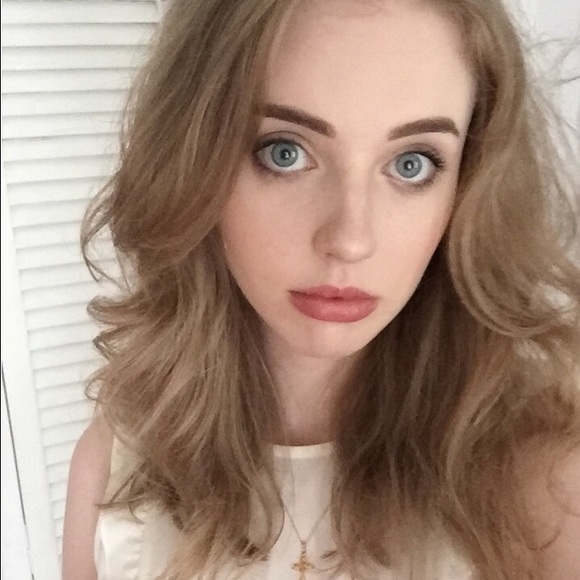 Profile Picture of Sarah Vann (@umbrellabubble) on Poshmark
