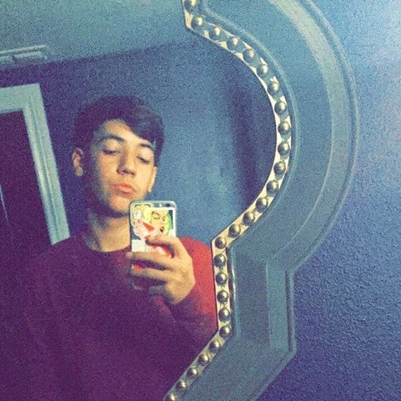 Profile Picture of Robert Arrambide (@willrichie) on Poshmark