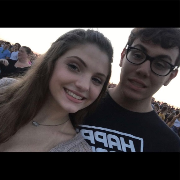 Profile Picture of Valarie Moore (@valarie14) on Poshmark