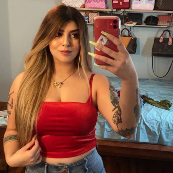 Profile Picture of Castelan Castelan (@castelan_c) on Poshmark