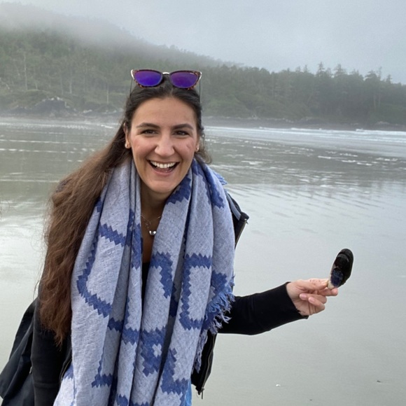 Profile Picture of Alex Beley (@alexbeley) on Poshmark