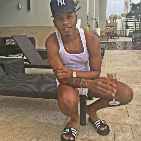 Profile Picture of Kendal Blunt (@kblunt26) on Poshmark