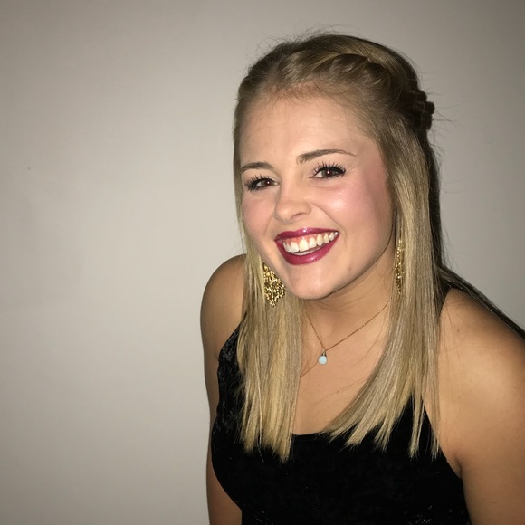 Profile Picture of Rachael Nordhues (@rnordhues) on Poshmark