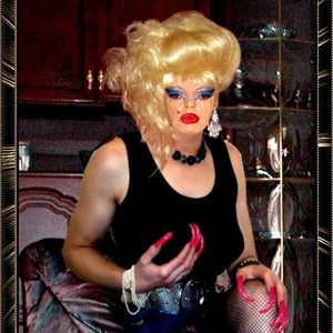 Profile Picture of Conny (@connyheels) on Myspace