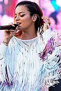 Profile Picture of Lily Allen discographyon Wikipedia